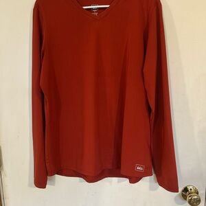 Woman's Large REI Long Sleeve V-Neck Top - Red/orange color